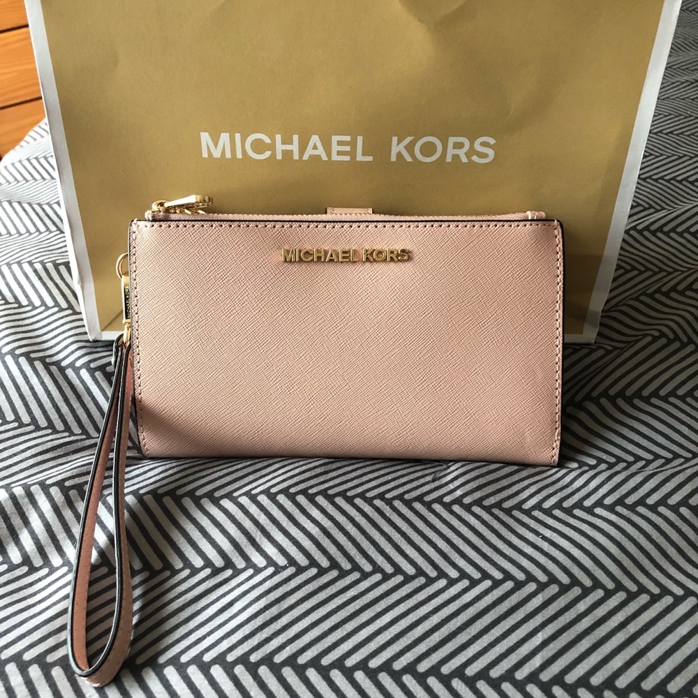 Michael Kors blush wristlet